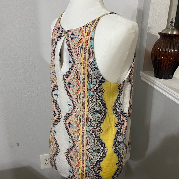 Beautiful blouse that can be use casual - Picture 2 of 6